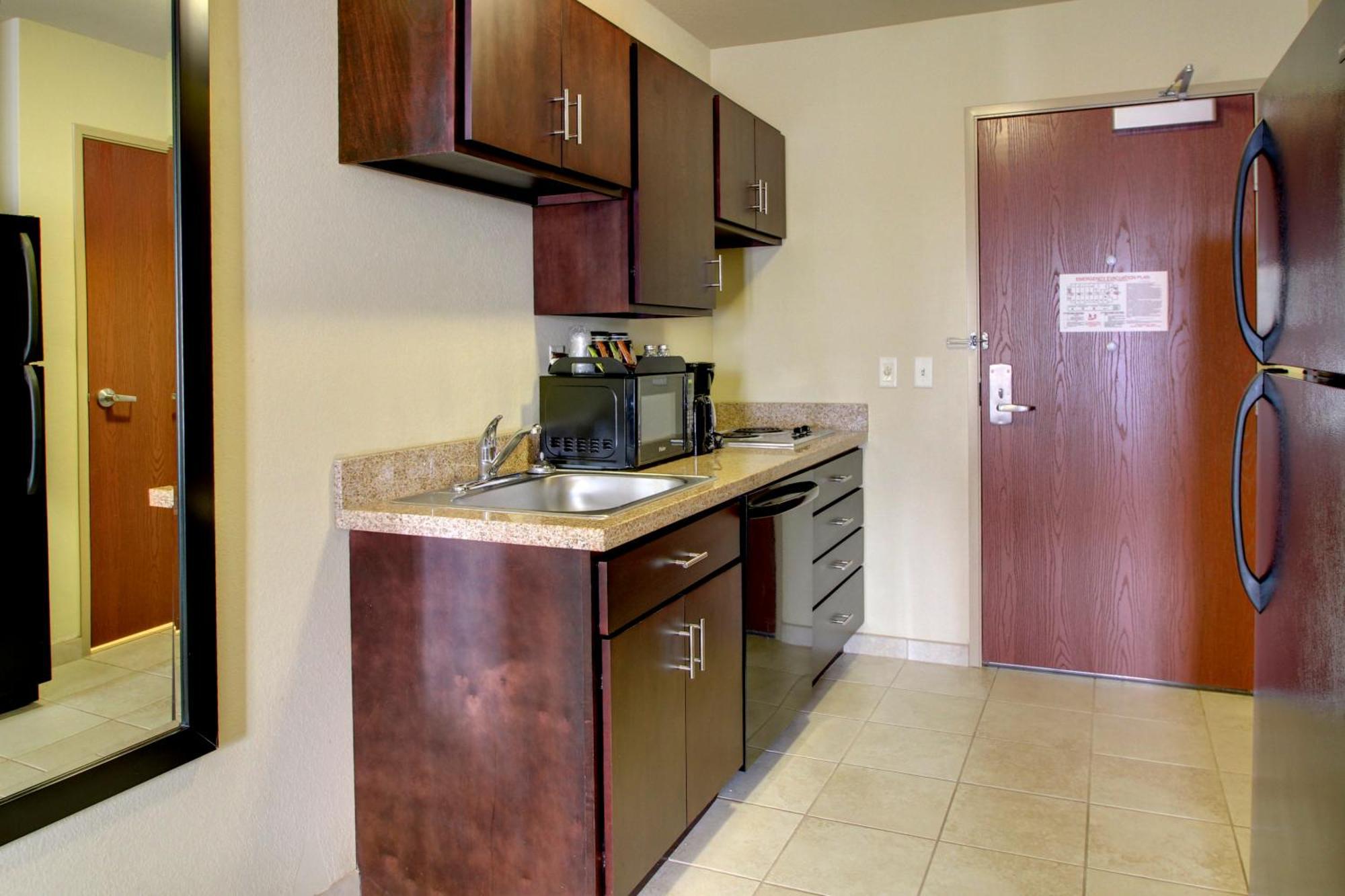 Cobblestone Hotel & Suites - Beulah Номер фото